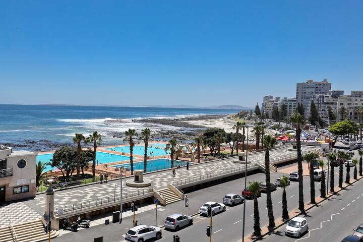Ocean views in Sea Point gallery image 3