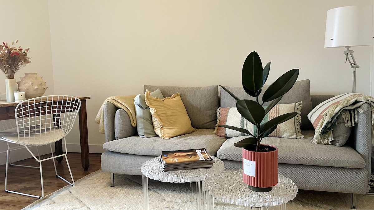 Top performing Airbnb: Renovated and quiet 2-room apartment near Montmartre in Paris