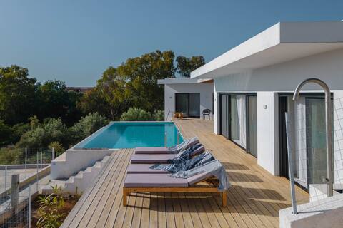 Seaview splendor & private Pool