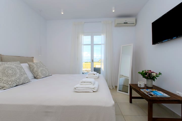 bedroom with double bed villa 2