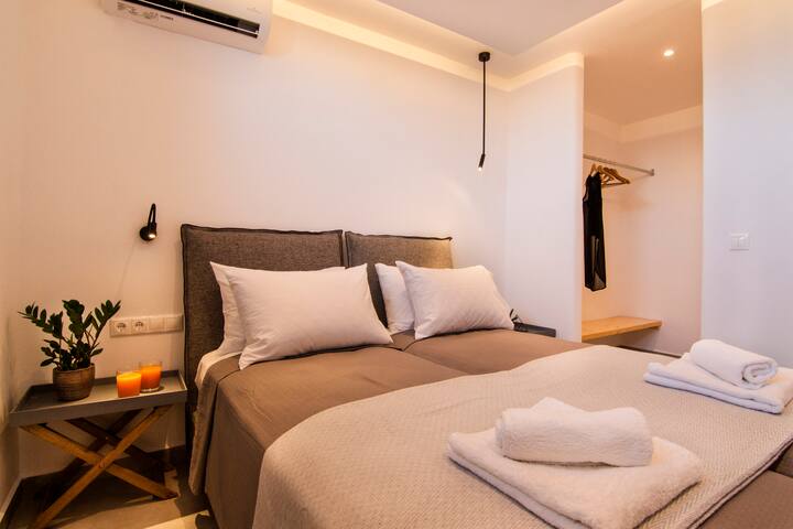 villa 1 master bedroom