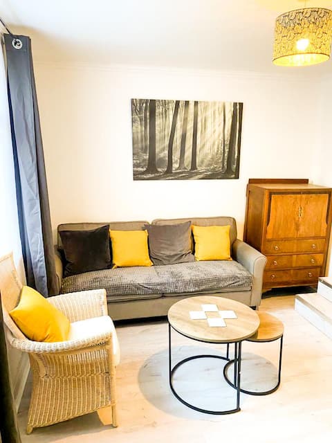 Successful Airbnb property: Gravesend 2 Bedroom Flat Sleeps 6 -2 mins to STN in Cobham
