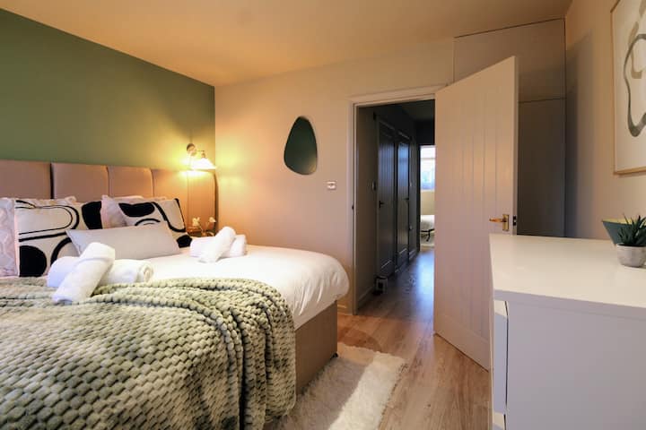 Dormitorio principal súper tamaño king en LD Stays Limehouse Londres