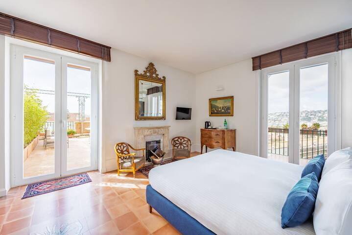 Elegante appartamento Chiaia 4 camere con terrazza gallery image 4