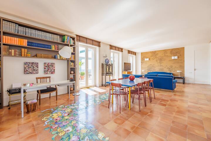 Elegante appartamento Chiaia 4 camere con terrazza gallery image 3