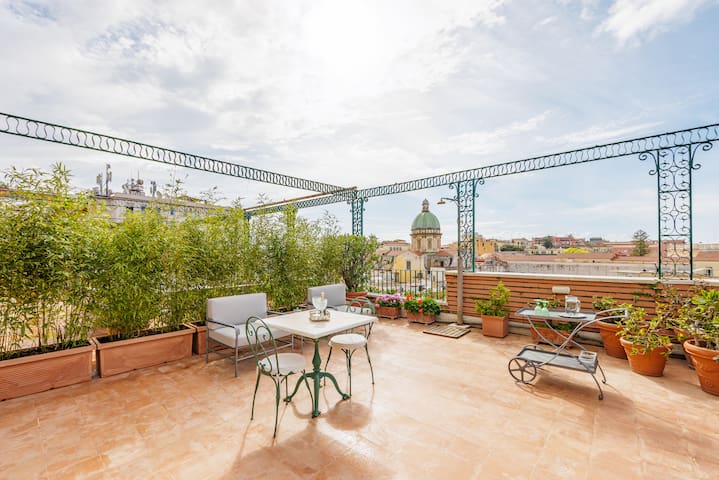 Elegante appartamento Chiaia 4 camere con terrazza