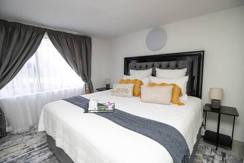 Luxurious One Bedroom Unit