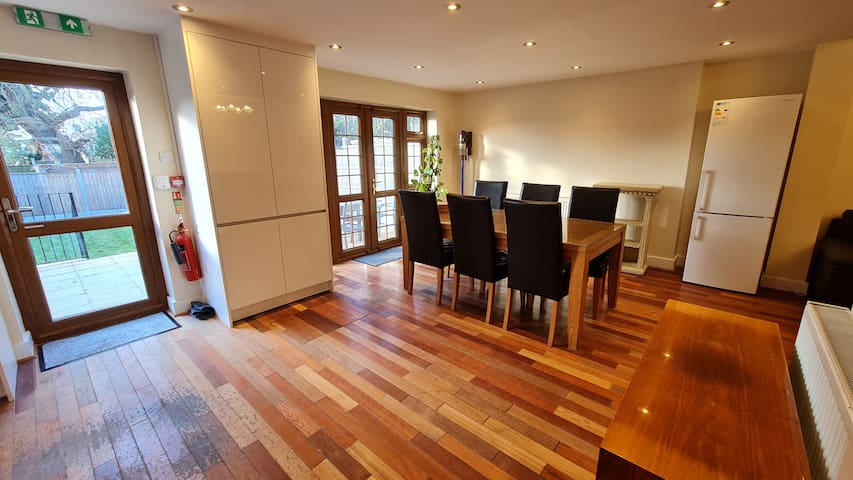 Luxury London House Sleeps x 16