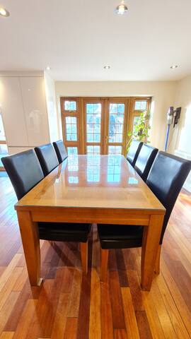 Luxury London House Sleeps x 16 gallery image 4