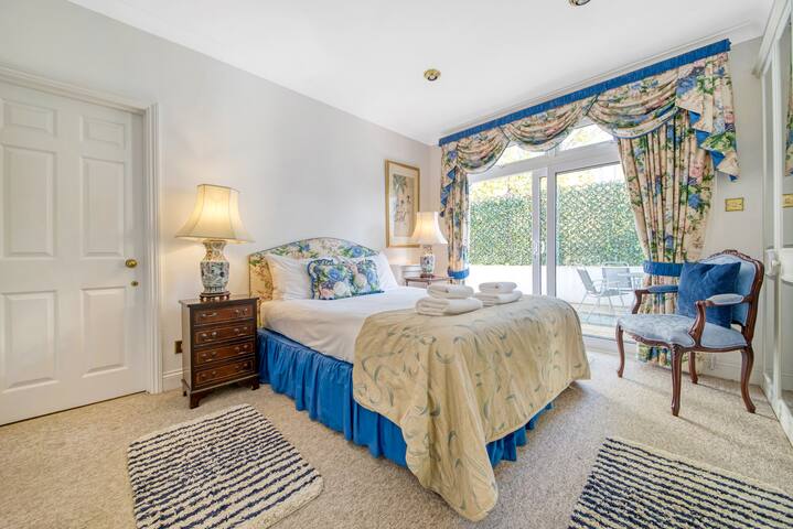 Nothing Hill Entire Villa gallery image 3