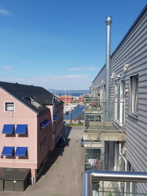 Modern apartment by the pier in the center of Holmestrand