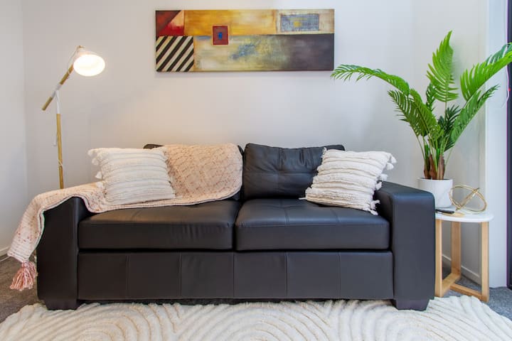 Botanic Bliss Bungalow: 1 Bed Loft - Christchurch