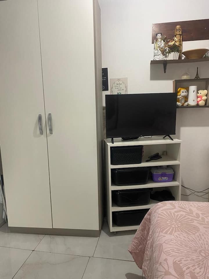 5 opções de Airbnb em Balneário Camboriú com diárias até R$150 2 Imagem 1 de Quarto