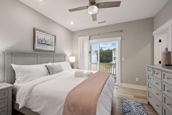 Baydream Believer, נווה מדבר מפואר עם 7 חדרי שינה בחוף קורולה. עם רציף פרטי, בריכה וג'קוזי. חופשה משפחתית מושלמת - מאת Rather Be Properties