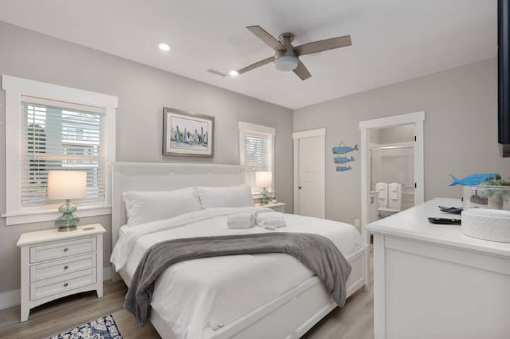 Baydream Believer, נווה מדבר מפואר עם 7 חדרי שינה בחוף קורולה. עם רציף פרטי, בריכה וג'קוזי. חופשה משפחתית מושלמת - מאת Rather Be Properties