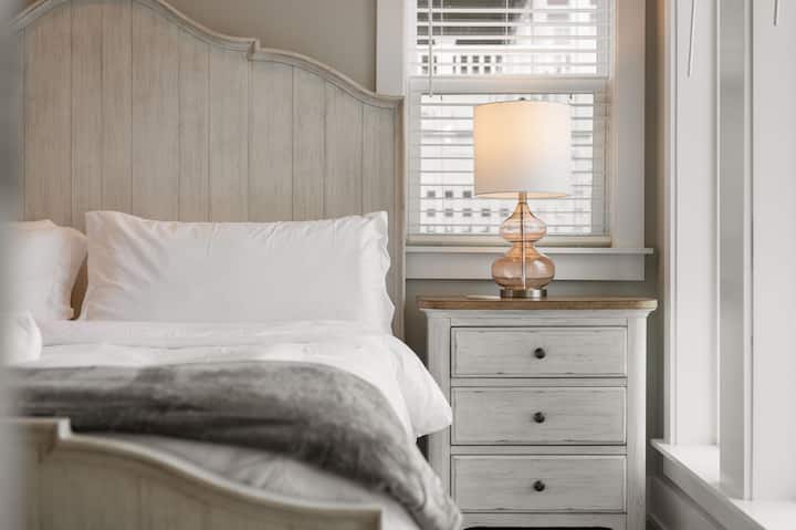 Baydream Believer, נווה מדבר מפואר עם 7 חדרי שינה בחוף קורולה. עם רציף פרטי, בריכה וג'קוזי. חופשה משפחתית מושלמת - מאת Rather Be Properties