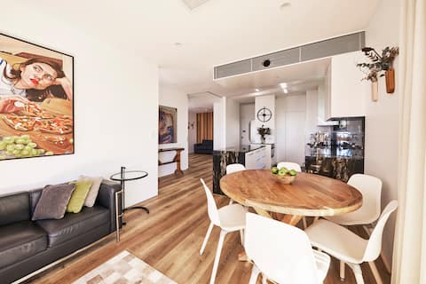Breathtaking views, treetop seclusion