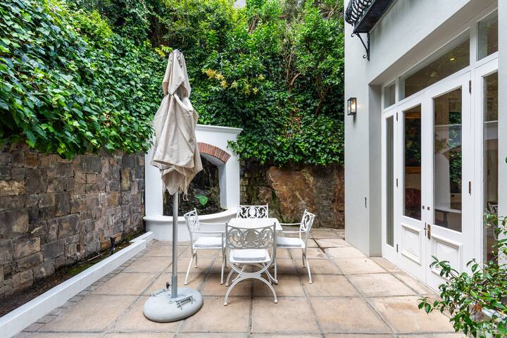 Victorian Mansion/Tamboerskloof gallery image 5