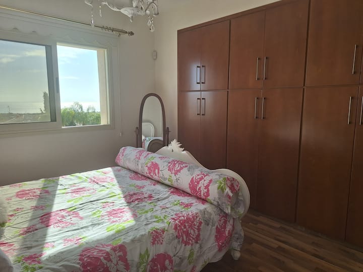quarto 2 com chuveiro privativo