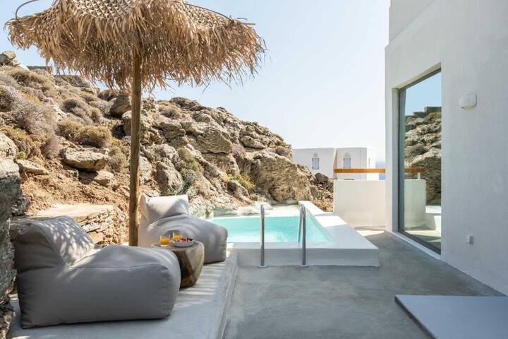 Deluxe Villa with Private Outdoor Pool & Sea View gallery image 5