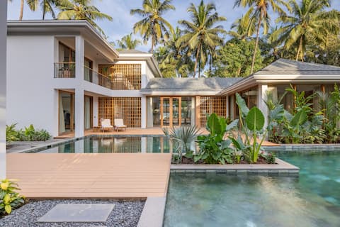 House of Bashō- 8 BHK Luxury villa by Soham Villas