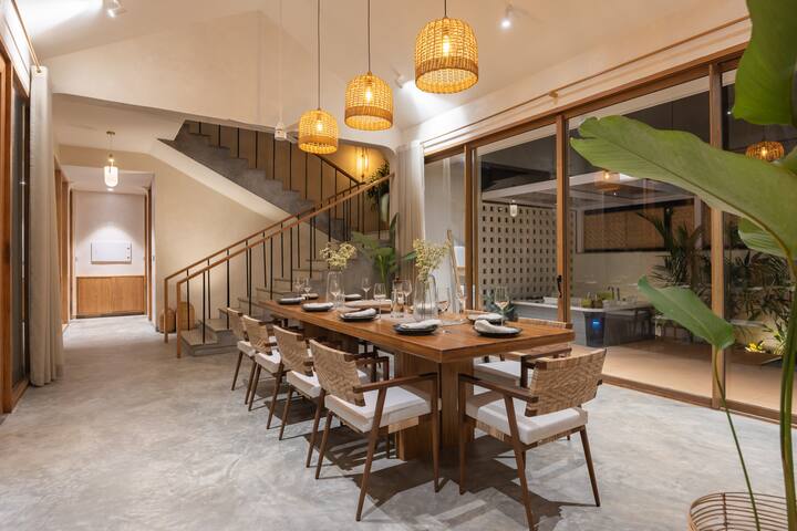 Dining area image 2