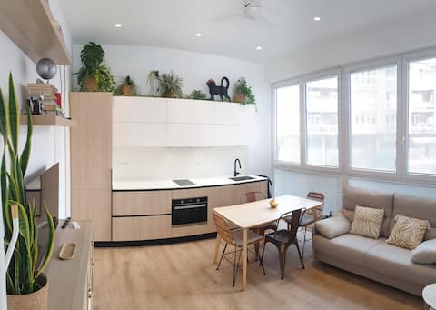 Popular Airbnb listing: central, metro, beach, and wifi in Getxo