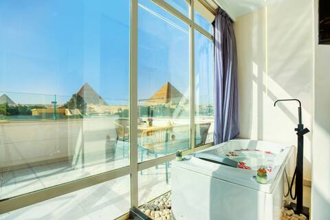 Sphinx Suite with Pyramids View