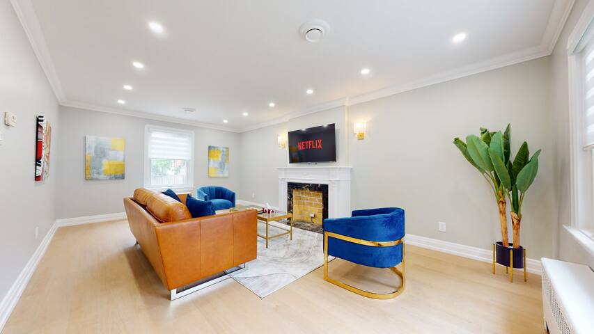 Stylish 4 Bedroom Home in AAA Location gallery image 5