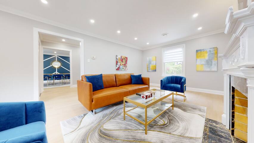 Stylish 4 Bedroom Home in AAA Location gallery image 4