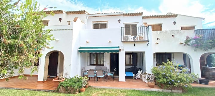 Chalet Adosado Con Piscina - Denia