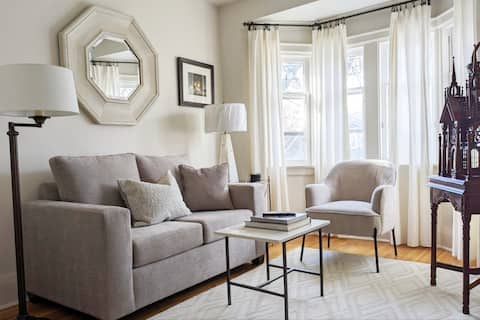 Top performing Airbnb: Oakhouse Suite, Stylish 2 Bdrm, Bloor West Village in Ontario