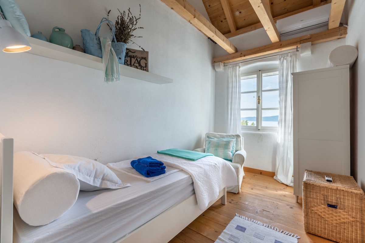 soba za jednu osobu, pogled na more