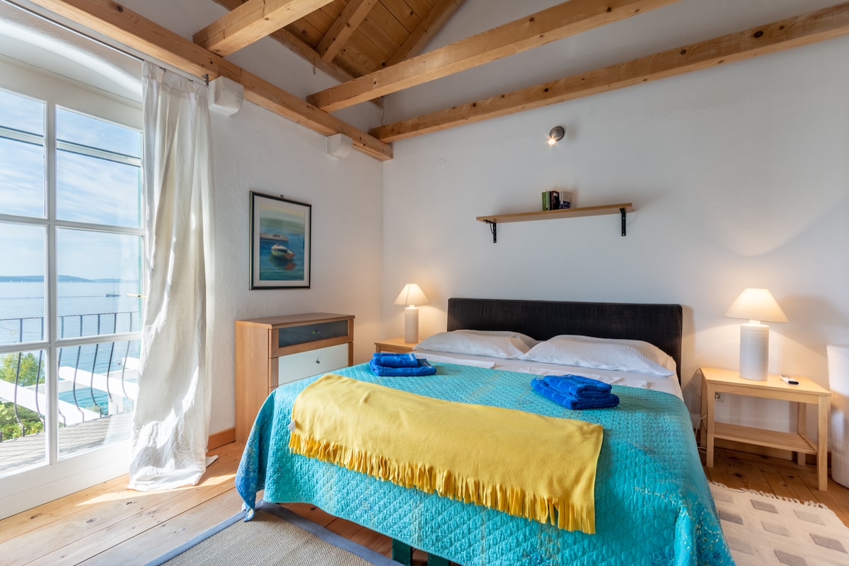 glavna spavaća soba, odijelo, pogled na more, privatni balkon, dimnjak