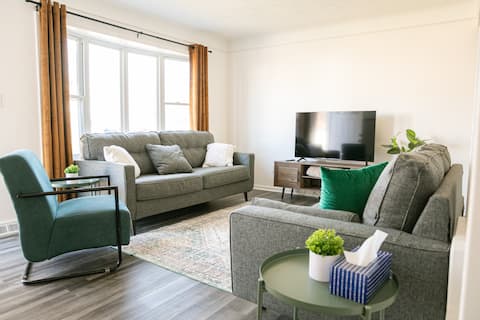 Top performing Airbnb: Cozy Cleveland Bungalow in Kamm's