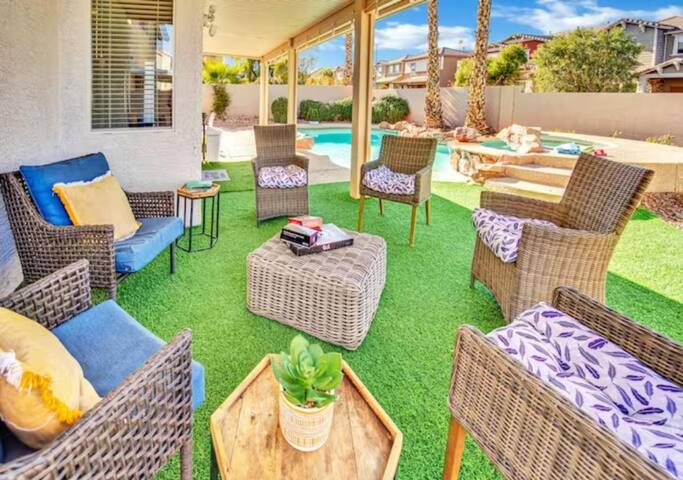 Pool Spa & Movie Retreat: 4BR Home Backyard Oasis gallery image 2