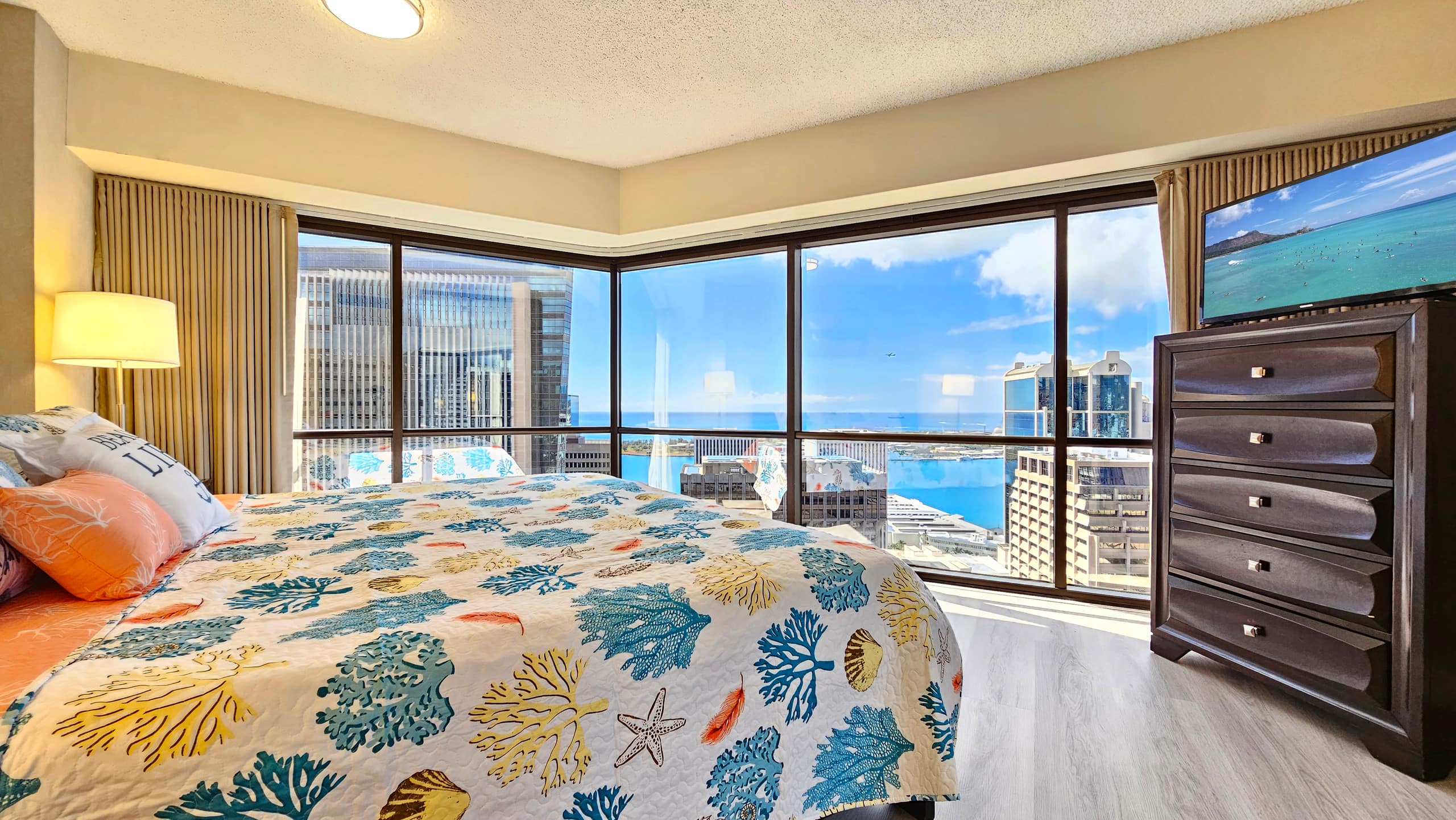 Ocean Views in Down Town - Image 16