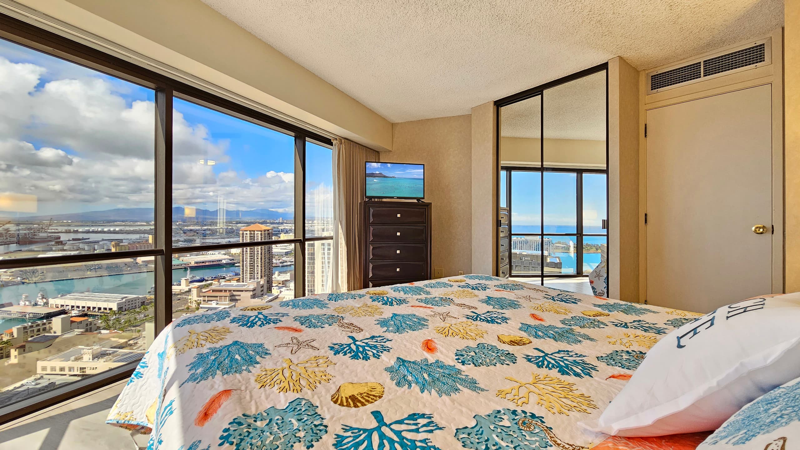 Ocean Views in Down Town - Image 18