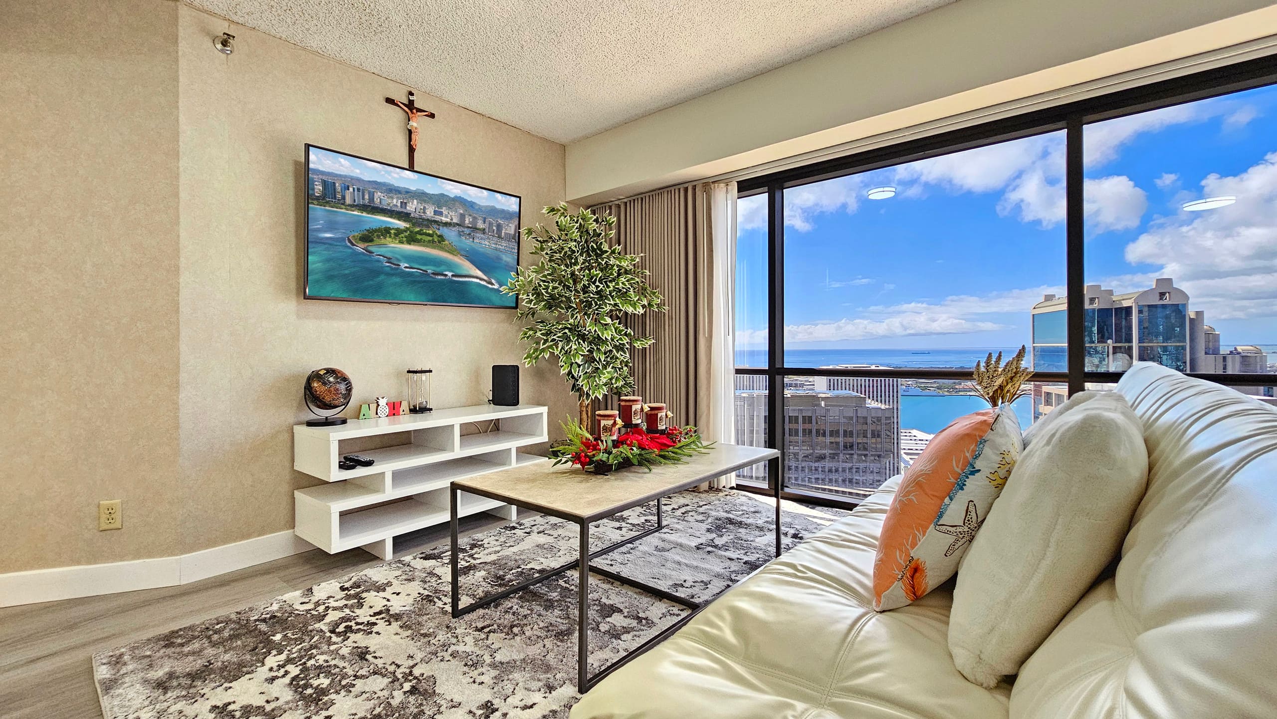 Ocean Views in Down Town - Image 1