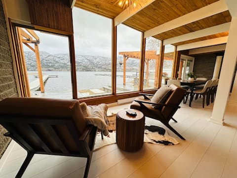 Stunning Luxury Lakefront Home, Private Deck