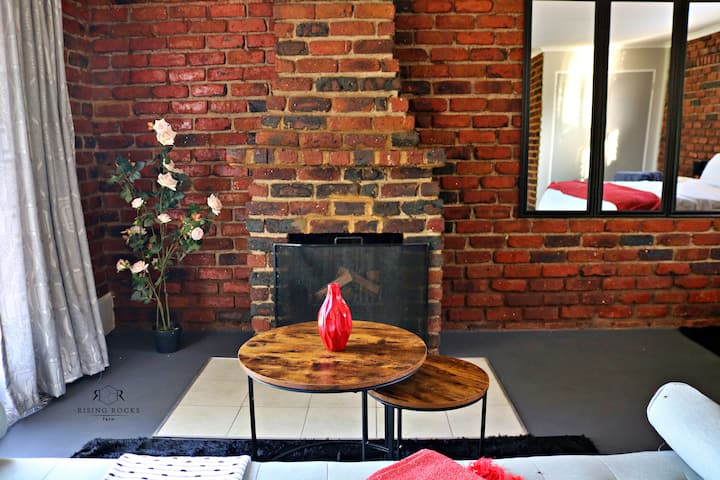 Peaceful Mountain Cottage :Hikes/boma/animals/pool - Maanhaarrand