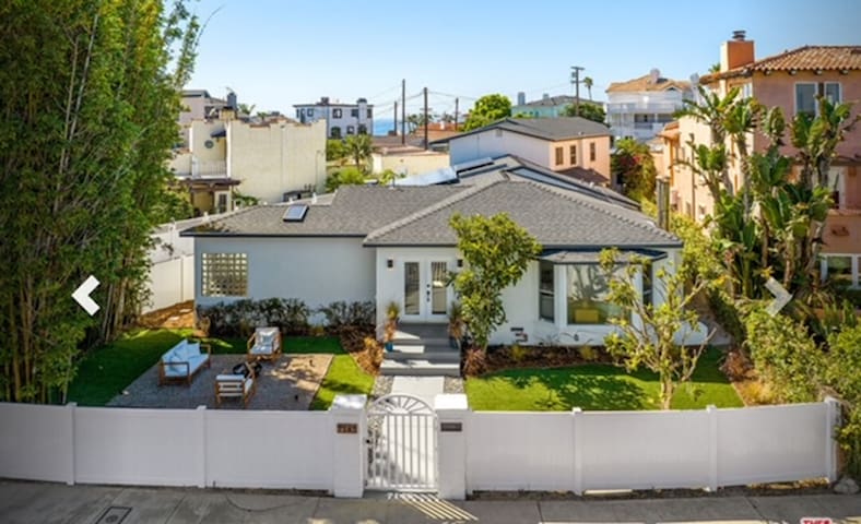 Coastal LA Retreat – Huge & Amazing Floor Plan gallery image 2