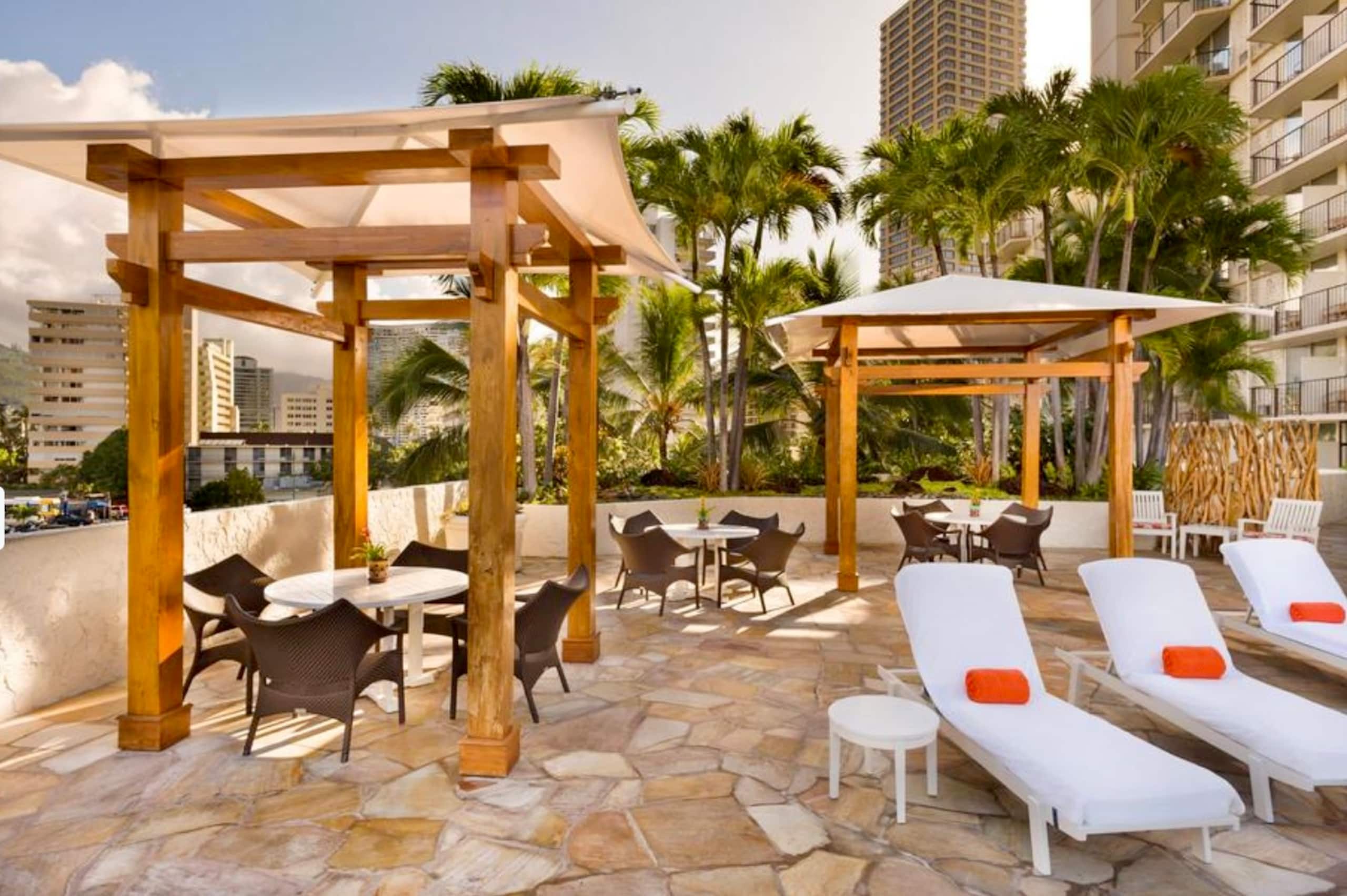 Hotel in Honolulu · ★4.8 · Studio · 2 beds · 1 private bath - Image 16