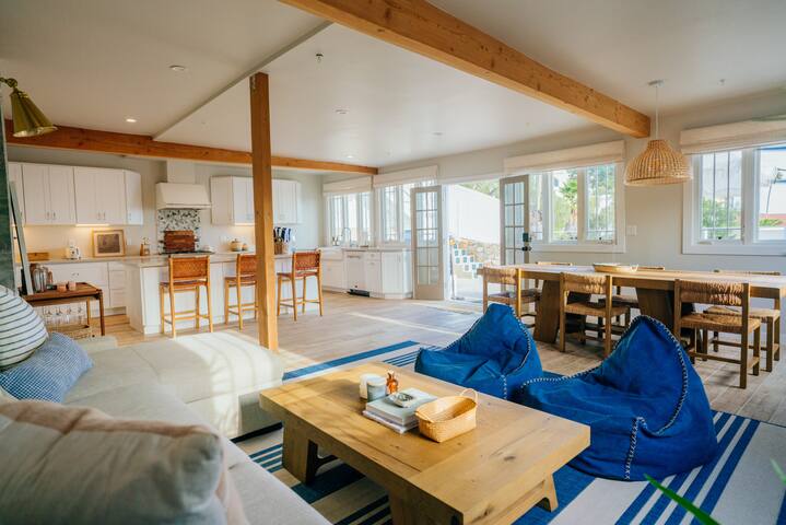 Casa Catalina: Seaside cottage with harbor views! gallery image 5