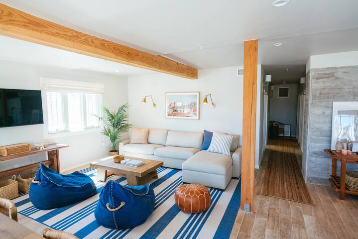 Casa Catalina: Seaside cottage with harbor views! gallery image 2