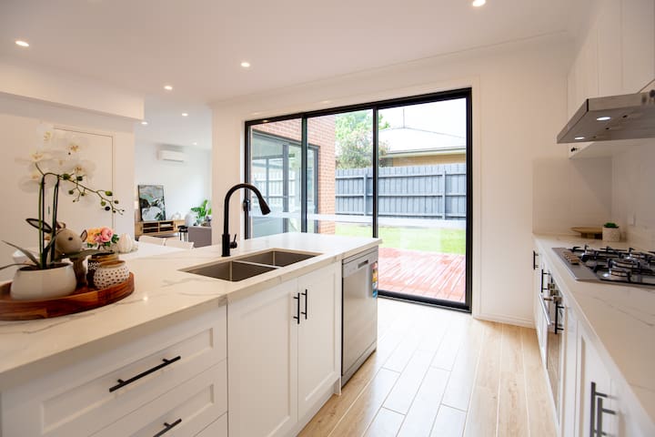 Chadstone Haven Dual Townhouses gallery image 3