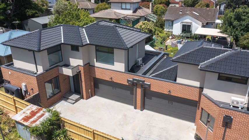 Chadstone Haven Dual Townhouses gallery image 2