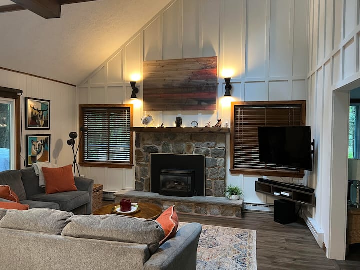 Sunset Pines At Lake Naomi ~ Poconos ~ 3br/2ba - Pocono Pines, PA
