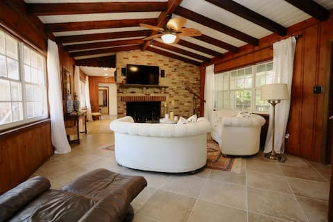 Successful Airbnb property: Little Creek Retreat/4.5 mi to the Beach! in Ridge Wood Heights