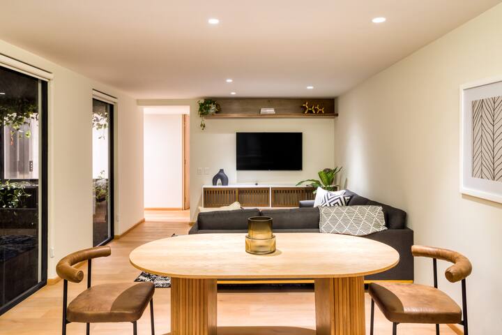 Mr. W | Modern Spacious Apartment gallery image 3